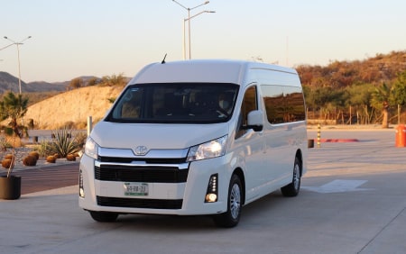Imagen de nuestro servicio de transporte privado en Waldorf Astoria Los Cabos Pedregal